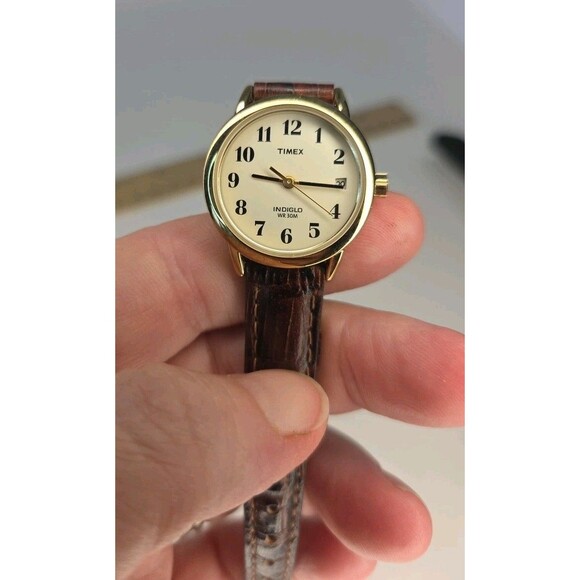 Timex Indiglo Watch GoldTone 25mm Date Brown Leather Strap WR 30M Womens Classic - Picture 1 of 7